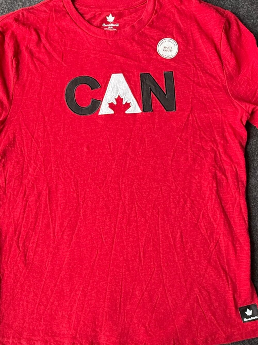 Canadiana CAN Canada Maple Leaf Red Graphic T Shirt Medium NWOT